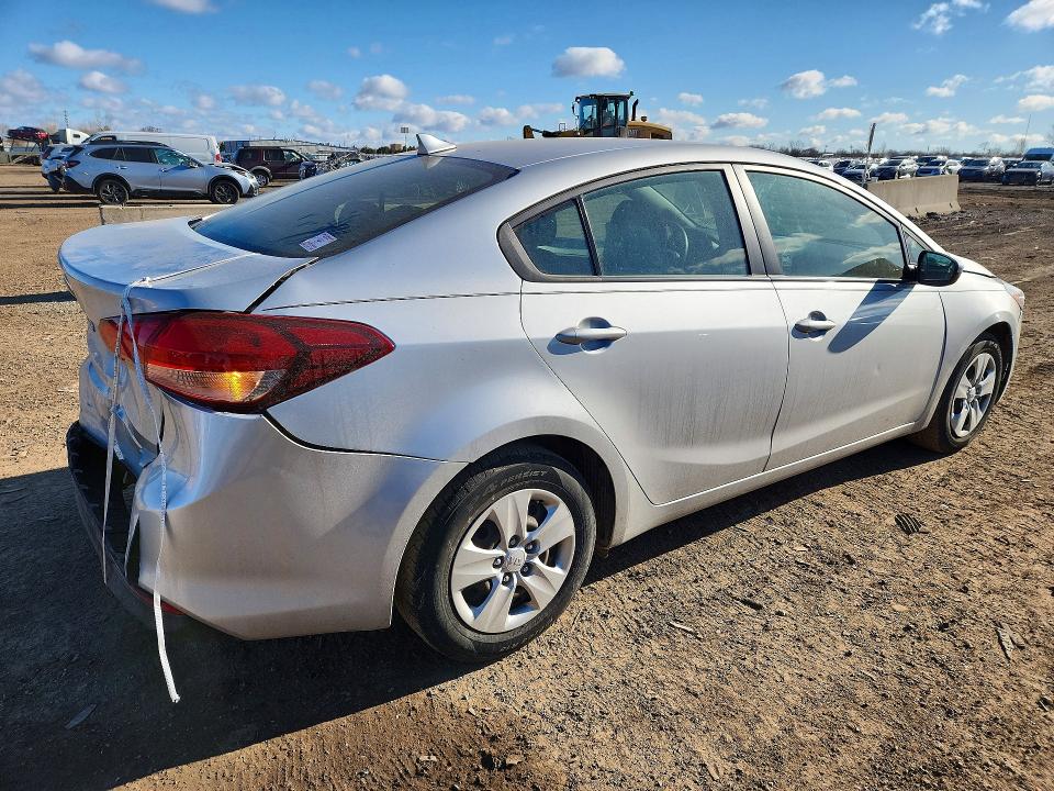 47123096 :رقم المزاد ، 3KPFK4A71JE278857 vin ، 2018 Kia Forte مزاد بيع