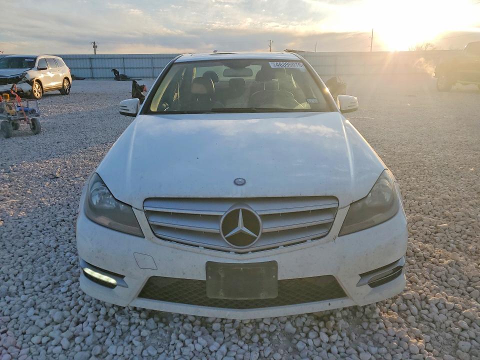 Продажа на аукционе авто 2013 Mercedes-benz C, vin: WDDGF4HB6DR263546, номер лота: 46395076