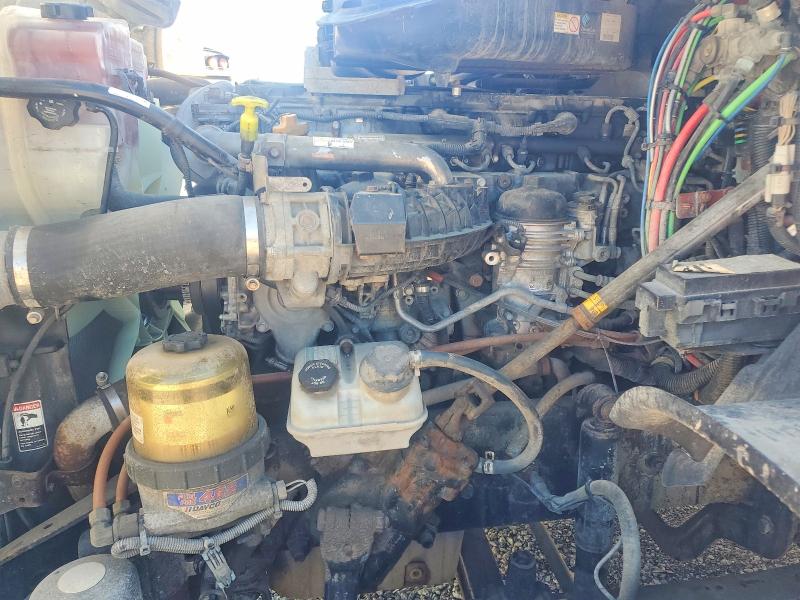 2016 Freightliner Cascadia 125 მანქანა იყიდება აუქციონზე, vin: 1FUBGEDV9GLHC5703, აუქციონის ნომერი: 46200916