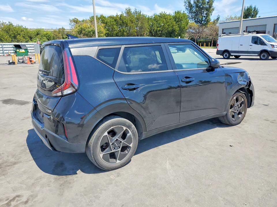 47305336 :رقم المزاد ، KNDJ33AU2P7859493 vin ، 2023 Kia Soul مزاد بيع