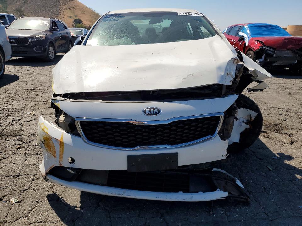 47629786 :رقم المزاد ، 3KPFK4A79HE044380 vin ، 2017 Kia Forte مزاد بيع