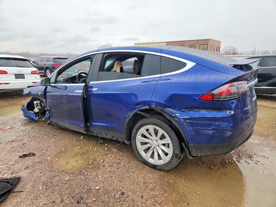 Продажа на аукционе авто 2016 Tesla Model X, vin: 5YJXCBE26GF012001, номер лота: 79662695