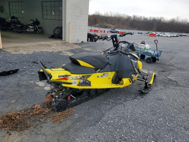 46748136 :رقم المزاد ، 2BPSUTFD4FV000047 vin ، 2015 Ski-doo Snowmobile مزاد بيع