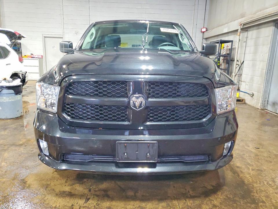 Продажа на аукционе авто 2018 Ram 1500, vin: 1C6RR7FG1JS348705, номер лота: 52919906