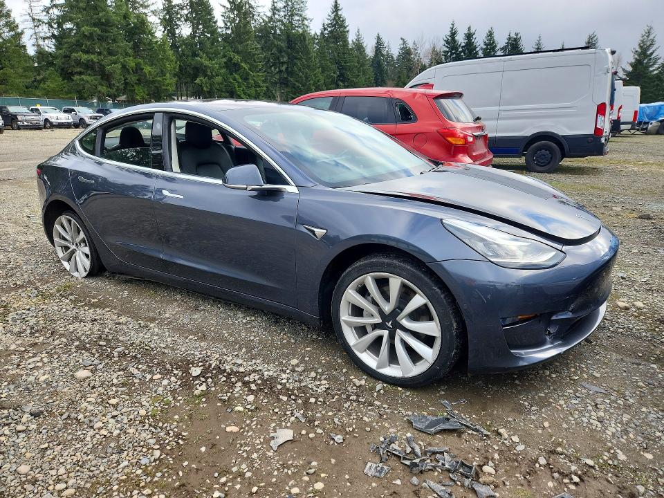 78909405 :رقم المزاد ، 5YJ3E1EA1JF052567 vin ، 2018 Tesla Model 3 مزاد بيع
