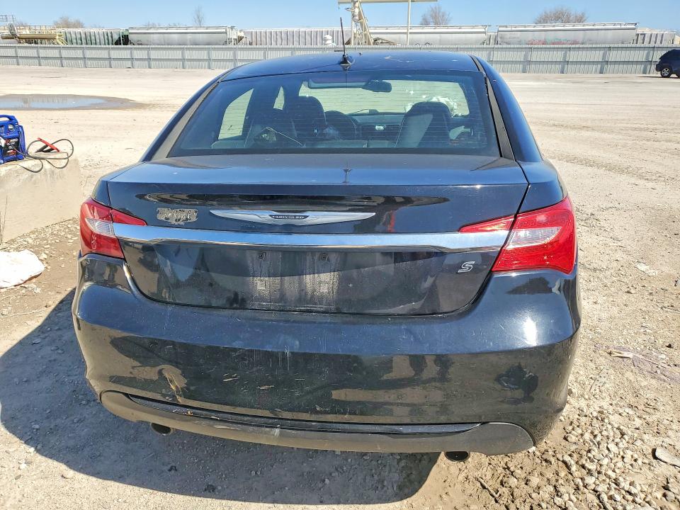 Продаж на аукціоні авто 2013 Chrysler 200, vin: 1C3CCBCG4DN621179, номер лоту: 45598176