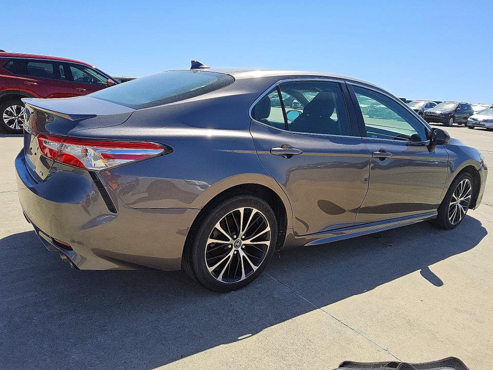 96056505 :رقم المزاد ، 4T1G11AK1LU326044 vin ، 2020 Toyota Camry مزاد بيع