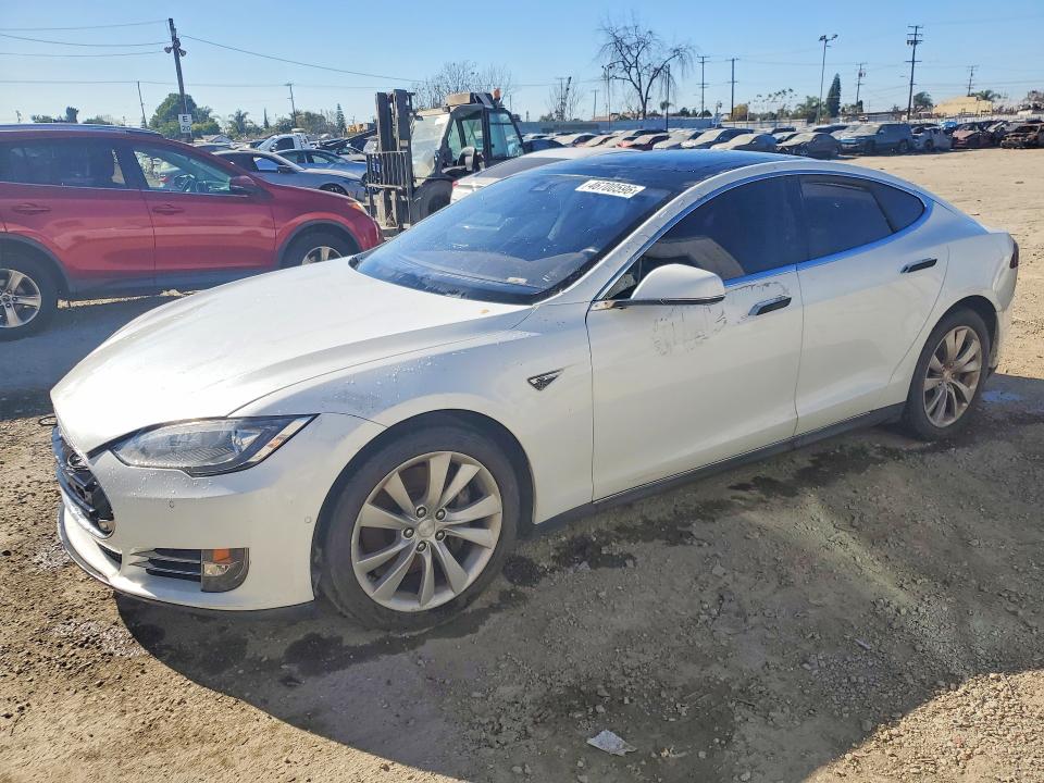 46700596 :رقم المزاد ، 5YJSA1H18EFP49338 vin ، 2014 Tesla Model S مزاد بيع