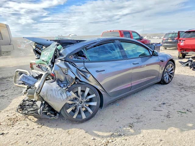 45781596 :رقم المزاد ، 5YJ3E1EBXSF016502 vin ، 2025 Tesla Model 3 مزاد بيع