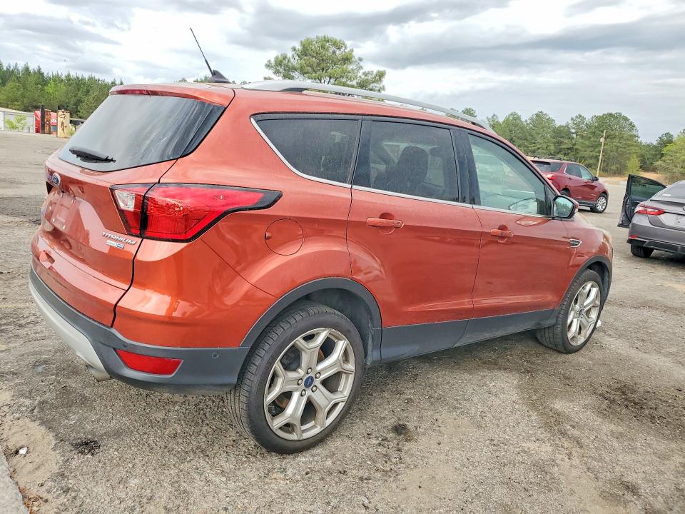 2019 Ford Escape მანქანა იყიდება აუქციონზე, vin: 1FMCU9J95KUB01321, აუქციონის ნომერი: 48249056