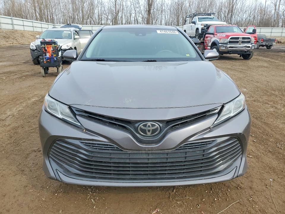 47461646 :رقم المزاد ، 4T1B11HK8KU791564 vin ، 2019 Toyota Camry مزاد بيع