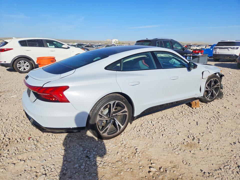 47567186 :رقم المزاد ، WAUCJBFW7R7002041 vin ، 2024 Audi E-tron Gt مزاد بيع