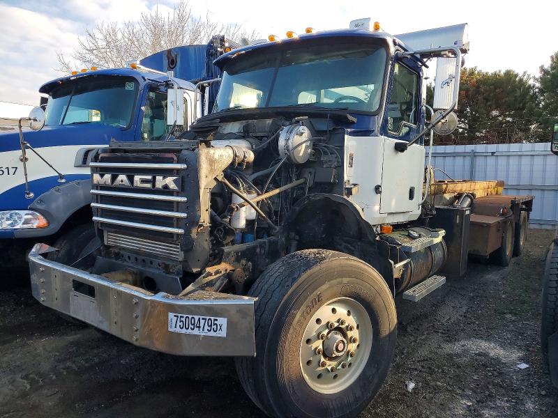 Продаж на аукціоні авто 2004 Mack 700, vin: 1M2AG11C44M009227, номер лоту: 75094795