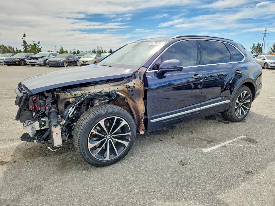 2018 Bentley Bentayga მანქანა იყიდება აუქციონზე, vin: SJAAC2ZV8JC021752, აუქციონის ნომერი: 41730566