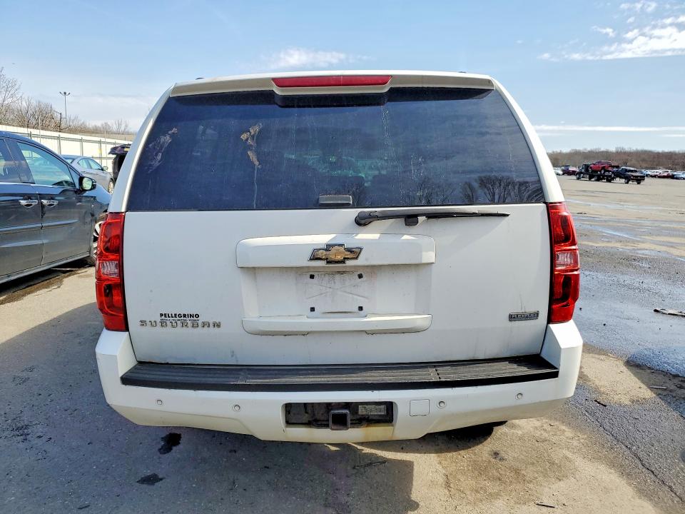 2010 Chevrolet Suburban მანქანა იყიდება აუქციონზე, vin: 1GNUKJE30AR268670, აუქციონის ნომერი: 45997976