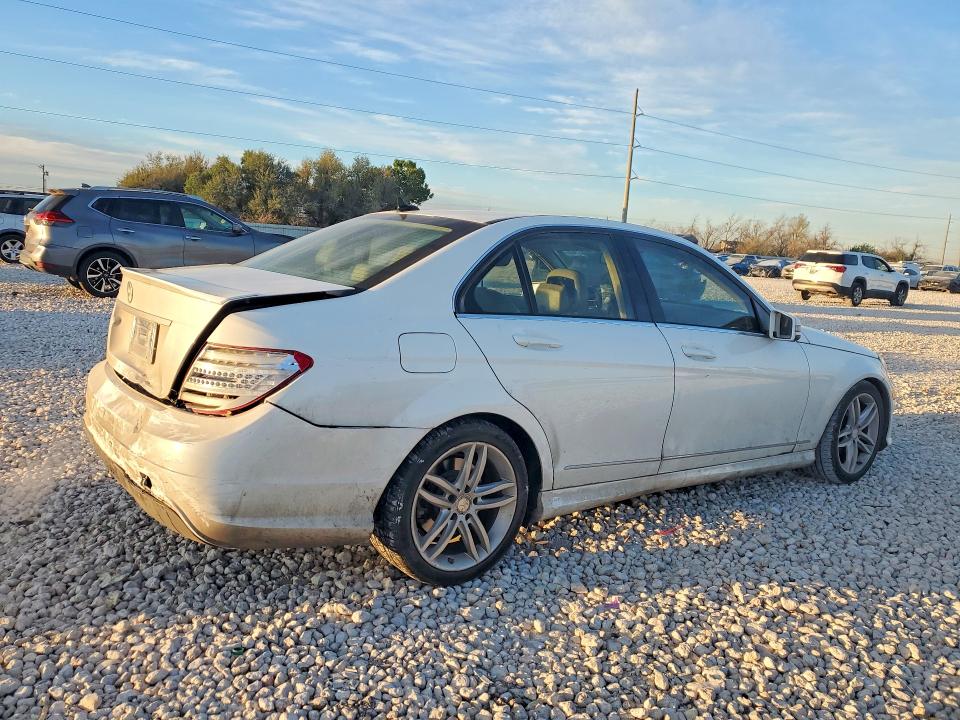 Продажа на аукционе авто 2013 Mercedes-benz C, vin: WDDGF4HB6DR263546, номер лота: 46395076