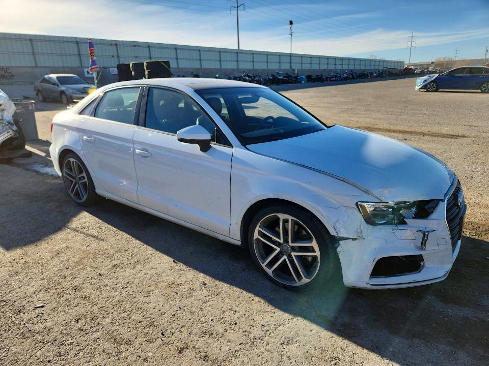 47045006 :رقم المزاد ، WAUAUGFF3H1035003 vin ، 2017 Audi A3 مزاد بيع