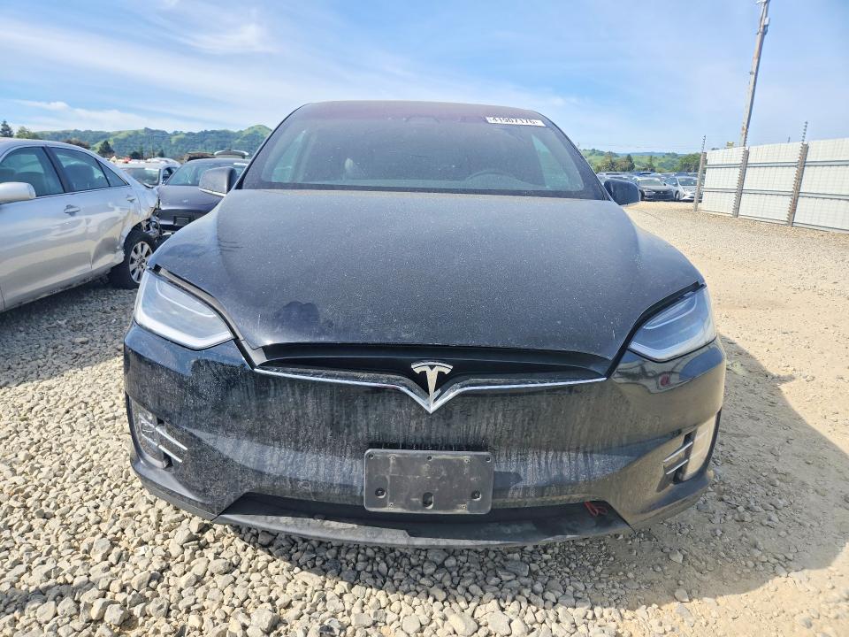 2018 Tesla Model X მანქანა იყიდება აუქციონზე, vin: 5YJXCAE27JF117826, აუქციონის ნომერი: 41907176