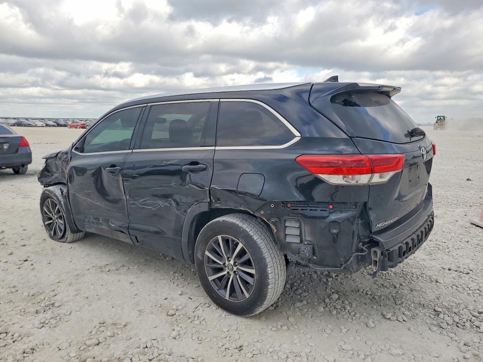 2018 Toyota Highlander მანქანა იყიდება აუქციონზე, vin: 5TDKZRFH9JS532538, აუქციონის ნომერი: 47957826