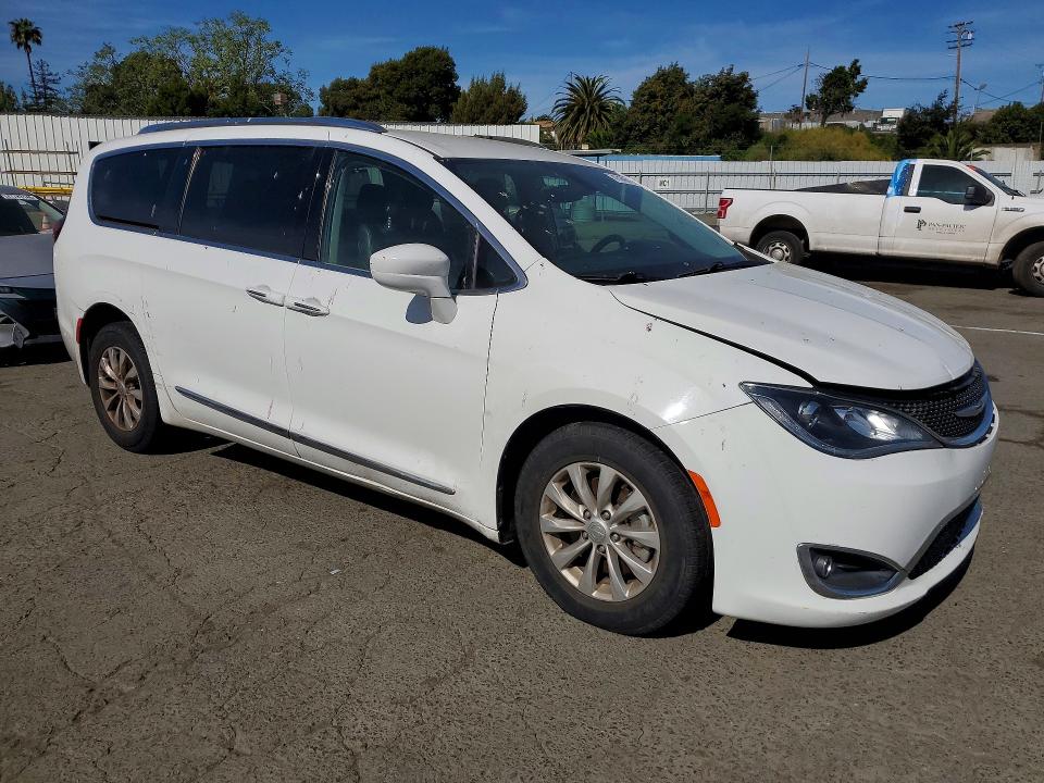 47459616 :رقم المزاد ، 2C4RC1BG7JR154145 vin ، 2018 Chrysler Pacifica مزاد بيع