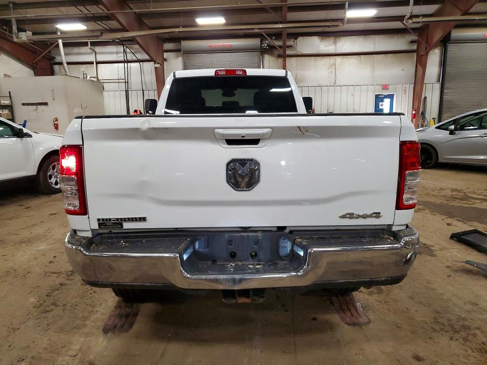 46891086 :رقم المزاد ، 3C6UR5JJ9NG262685 vin ، 2022 Ram 2500 مزاد بيع