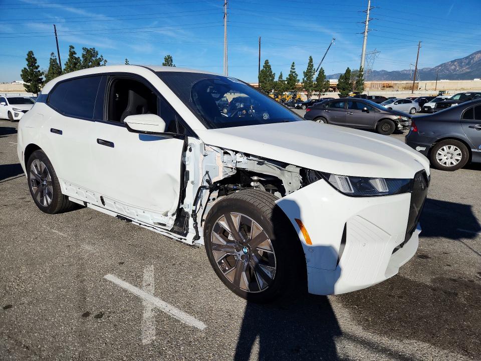 46040556 :رقم المزاد ، WB543CF04TCV02588 vin ، 2026 Bmw Ix مزاد بيع