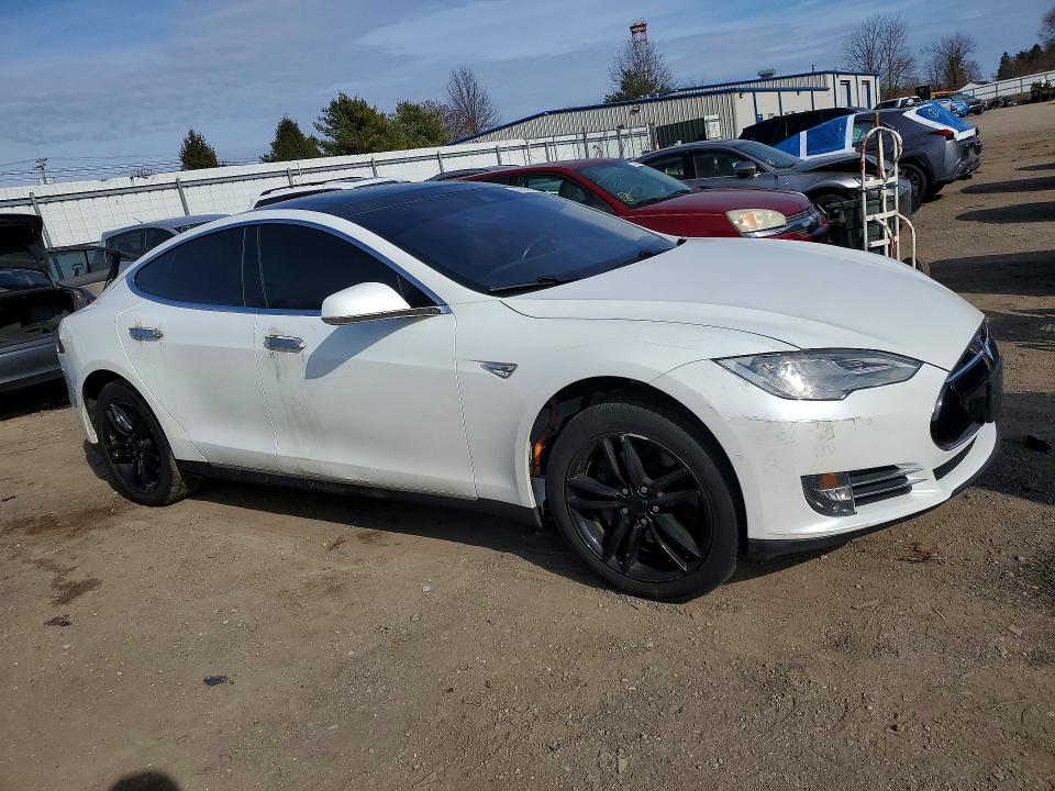 Продажа на аукционе авто 2015 Tesla Model S, vin: 5YJSA1E27FF104176, номер лота: 46759776