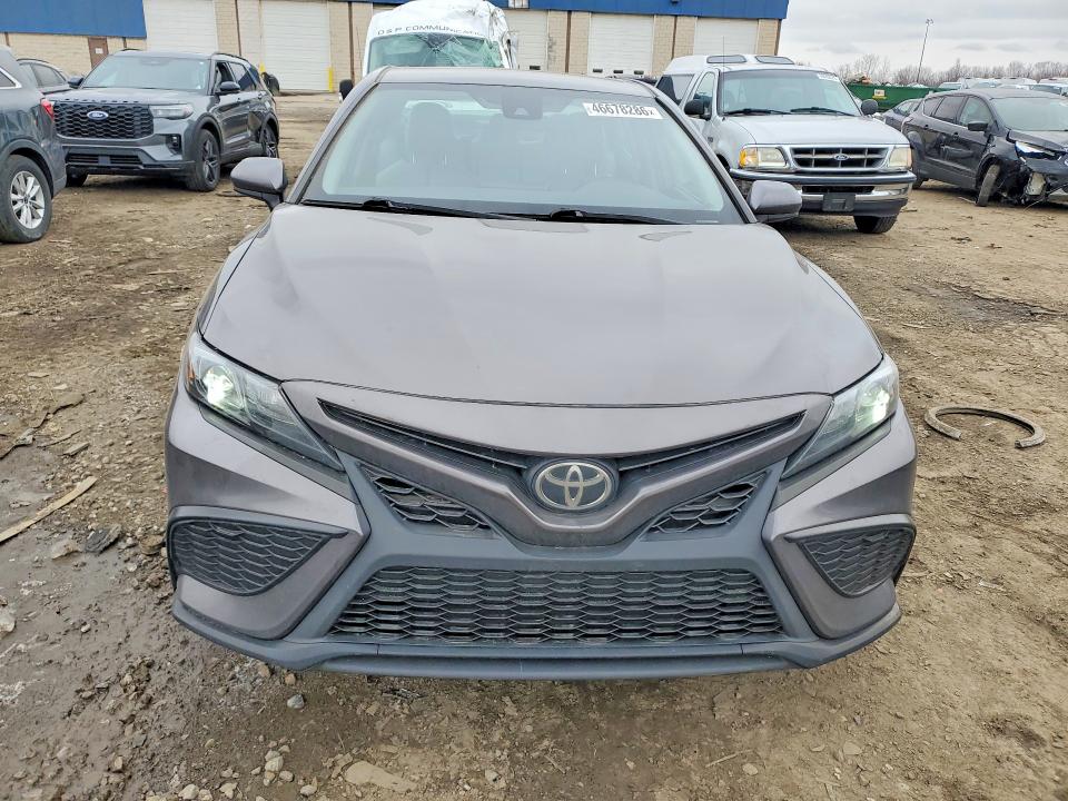 2021 Toyota Camry მანქანა იყიდება აუქციონზე, vin: 4T1G11AK1MU587529, აუქციონის ნომერი: 46678286