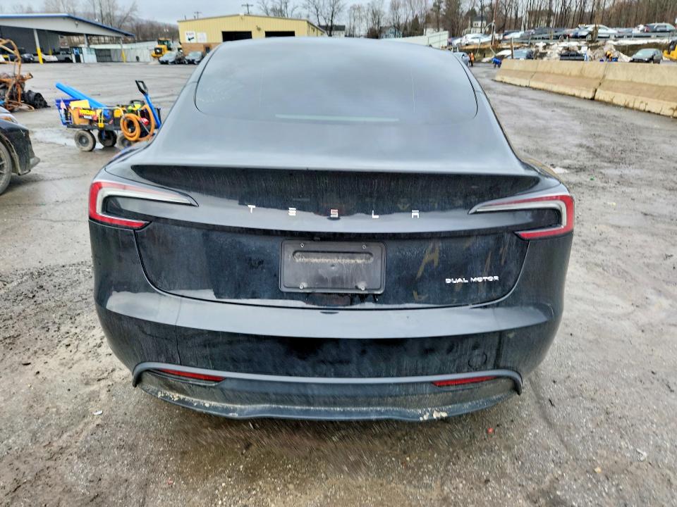 79400325 :رقم المزاد ، 5YJ3E1EB9SF909440 vin ، 2025 Tesla Model 3 مزاد بيع