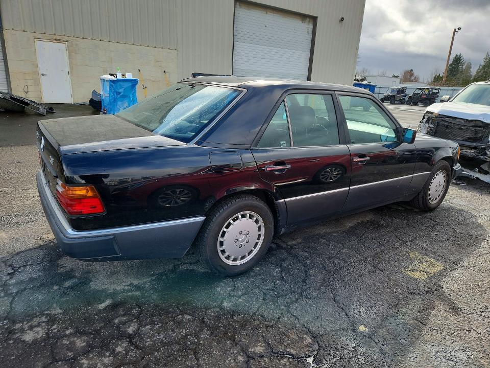 79320405 :رقم المزاد ، WDBEA28E4PB858079 vin ، 1993 Mercedes-benz 300 مزاد بيع