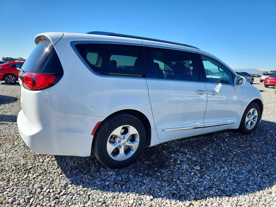Продажа на аукционе авто 2017 Chrysler Pacifica, vin: 2C4RC1EG1HR764127, номер лота: 79653095