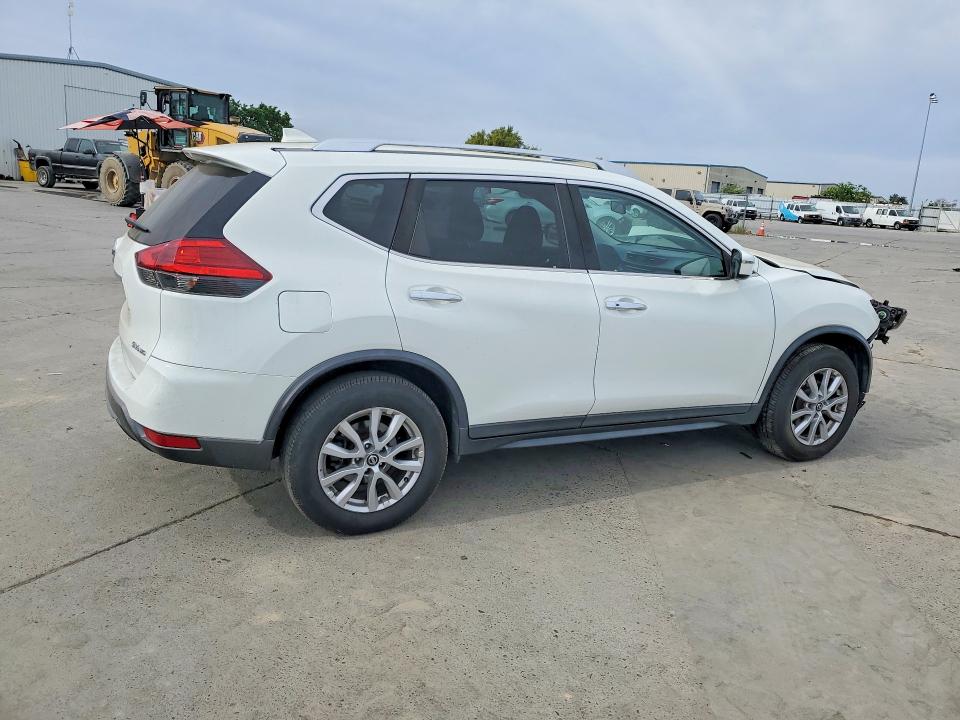 47697546 :رقم المزاد ، KNMAT2MV5HP581379 vin ، 2017 Nissan Rogue مزاد بيع