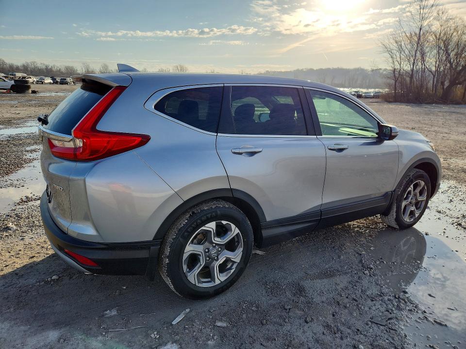 46841786 :رقم المزاد ، 7FARW2H55JE105366 vin ، 2018 Honda Cr-v مزاد بيع