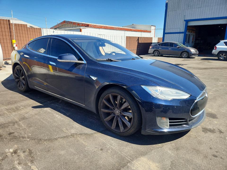 Продажа на аукционе авто 2015 Tesla Model S, vin: 5YJSA1S1XFF080564, номер лота: 46423506