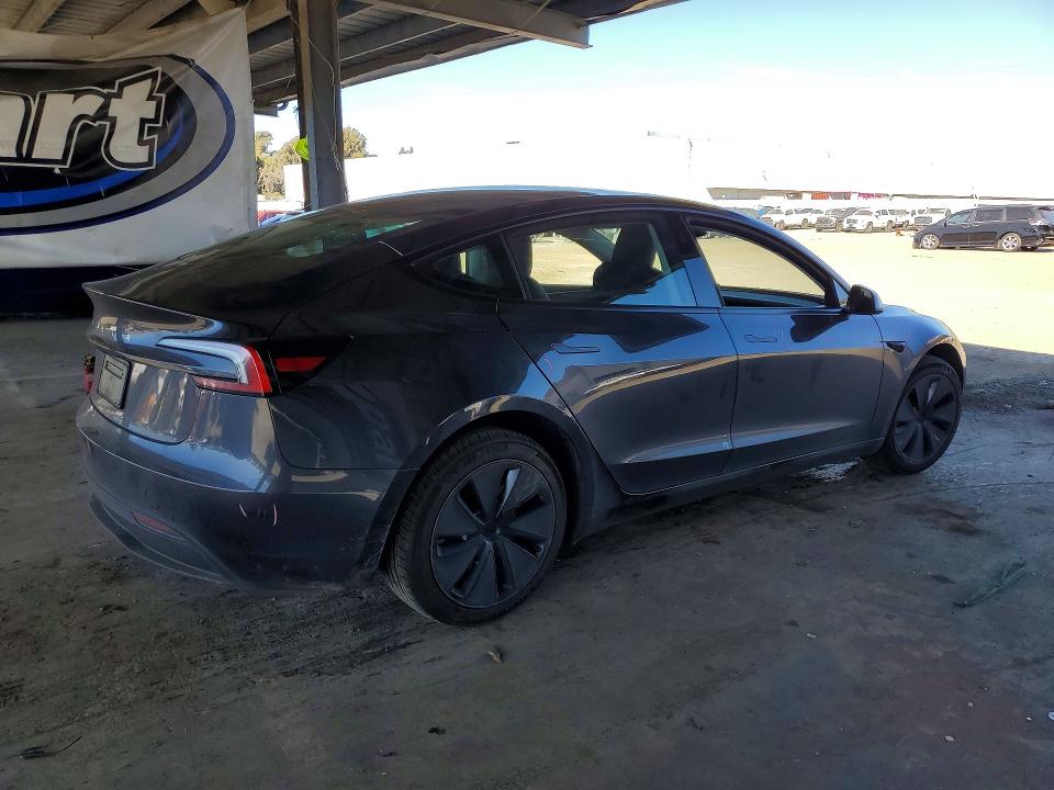 45499256 :رقم المزاد ، 5YJ3E1EA4SF932759 vin ، 2025 Tesla Model 3 مزاد بيع