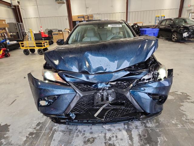 79668515 :رقم المزاد ، 4T1B11HK6KU702624 vin ، 2019 Toyota Camry مزاد بيع