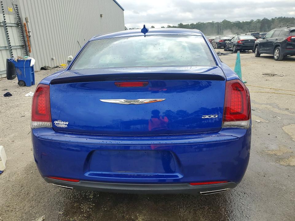 Продажа на аукционе авто 2018 Chrysler 300, vin: 2C3CCAAG0JH293972, номер лота: 45779736