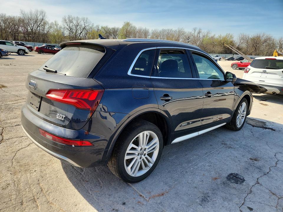 47280036 :رقم المزاد ، WA1CNBFY6J2127083 vin ، 2018 Audi Q5 مزاد بيع