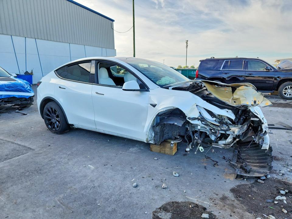 46618946 :رقم المزاد ، 7SAYGAEE0PF647800 vin ، 2023 Tesla Model Y مزاد بيع