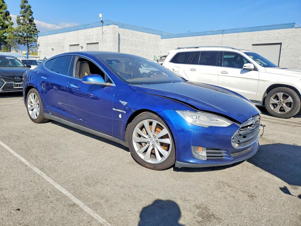 Продажа на аукционе авто 2015 Tesla Model S, vin: 5YJSA1E2XFF120162, номер лота: 79837635