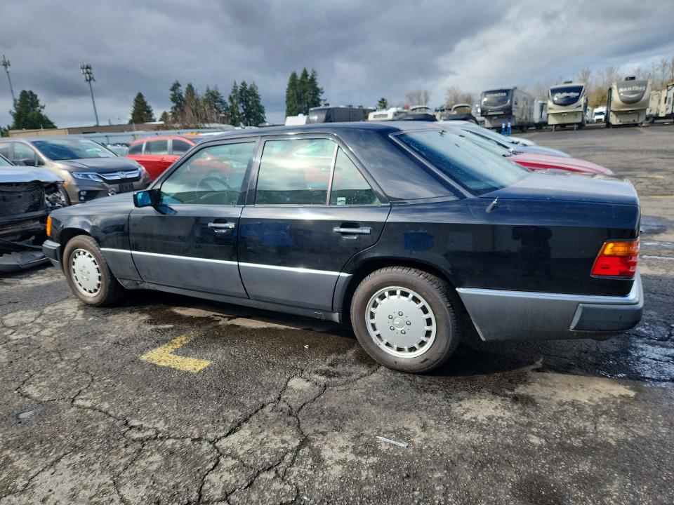 79320405 :رقم المزاد ، WDBEA28E4PB858079 vin ، 1993 Mercedes-benz 300 مزاد بيع