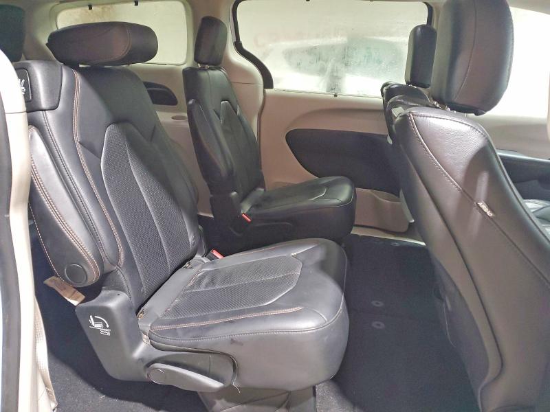 45631656 :رقم المزاد ، 2C4RC1EG2JR111103 vin ، 2018 Chrysler Pacifica مزاد بيع