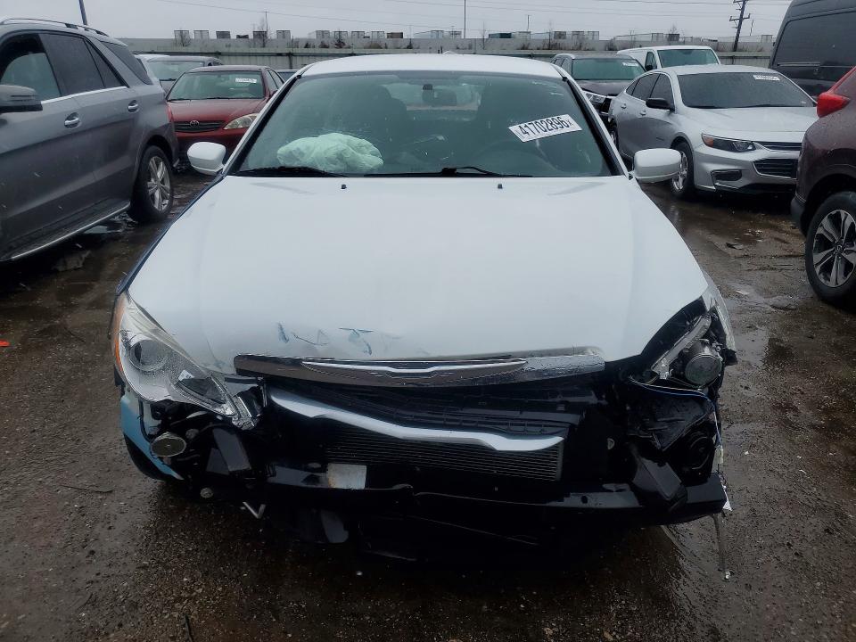 41702896 :رقم المزاد ، 1C3CCBBB4DN672901 vin ، 2013 Chrysler 200 مزاد بيع