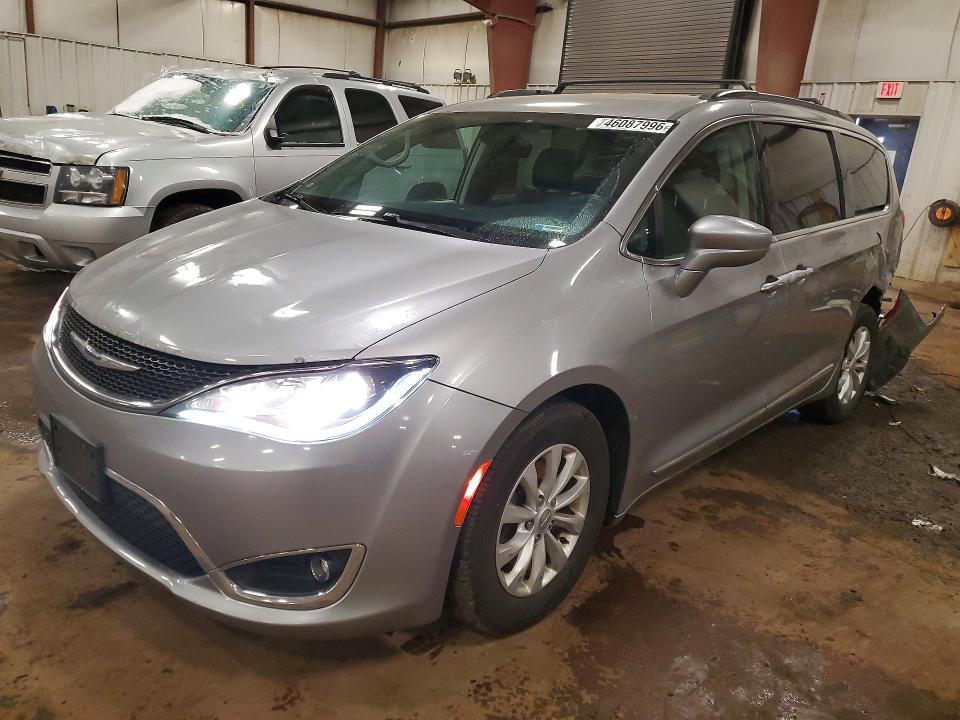 46087996 :رقم المزاد ، 2C4RC1BG0HR764852 vin ، 2017 Chrysler Pacifica مزاد بيع