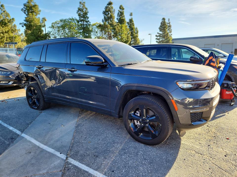2025 Jeep Grand Cherokee მანქანა იყიდება აუქციონზე, vin: 1C4RJKBG7S8733175, აუქციონის ნომერი: 46266536