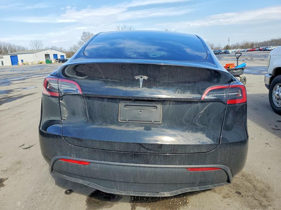 45687366 :رقم المزاد ، 7SAYGDED4PF960700 vin ، 2023 Tesla Model Y مزاد بيع