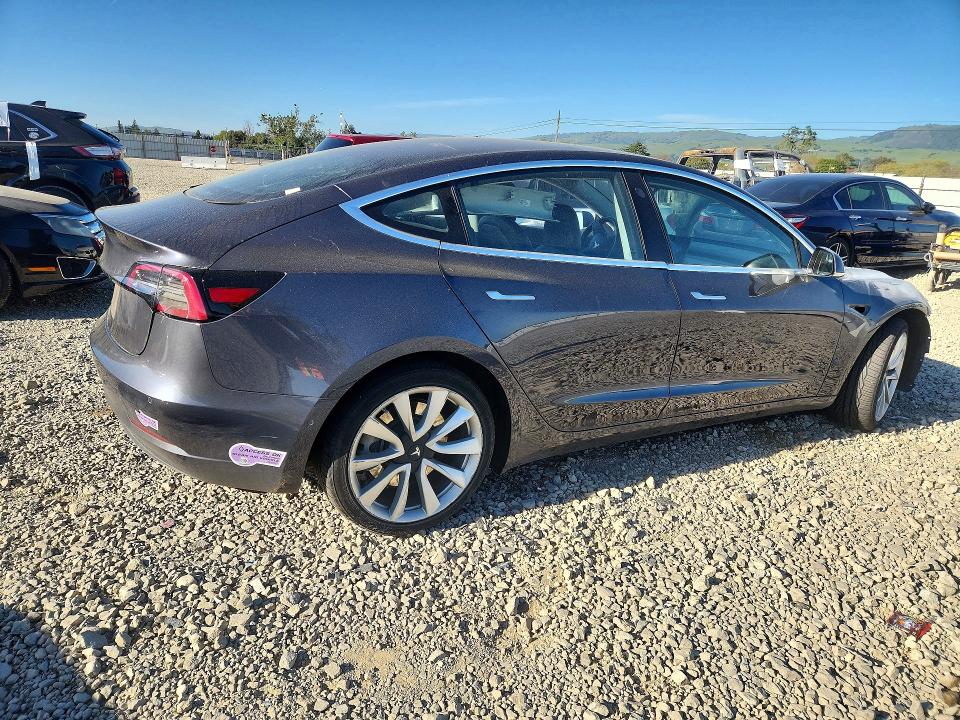 79314405 :رقم المزاد ، 5YJ3E1EA7JF154858 vin ، 2018 Tesla Model 3 مزاد بيع