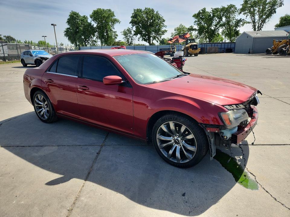 2014 Chrysler 300 მანქანა იყიდება აუქციონზე, vin: 2C3CCABG1EH261018, აუქციონის ნომერი: 47845056