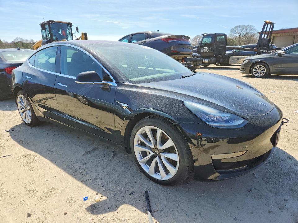 41743556 :رقم المزاد ، 5YJ3E1EB1JF115725 vin ، 2018 Tesla Model 3 مزاد بيع