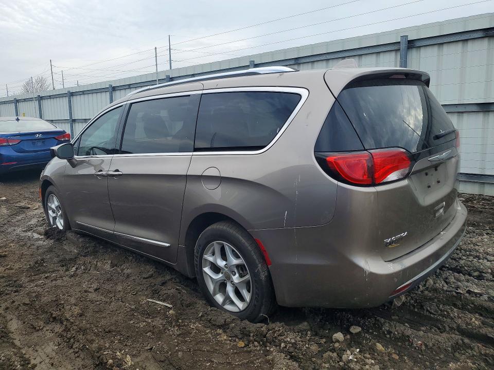 47691086 :رقم المزاد ، 2C4RC1EGXHR743700 vin ، 2017 Chrysler Pacifica مزاد بيع